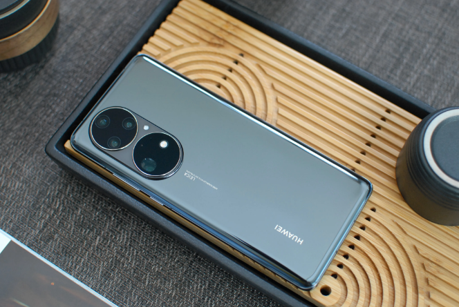 华为|为什么很多花粉都变成了米粉？换手机都不选华为了？原因很真实！