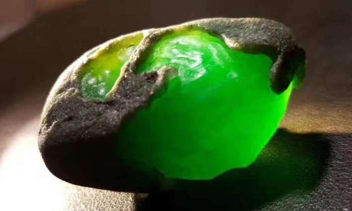 翡翠|店家这几句忽悠话，一定不要相信，否则买翡翠原石坑的是自己！