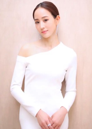 张钧甯|张钧甯自嘲礼服是工作装！