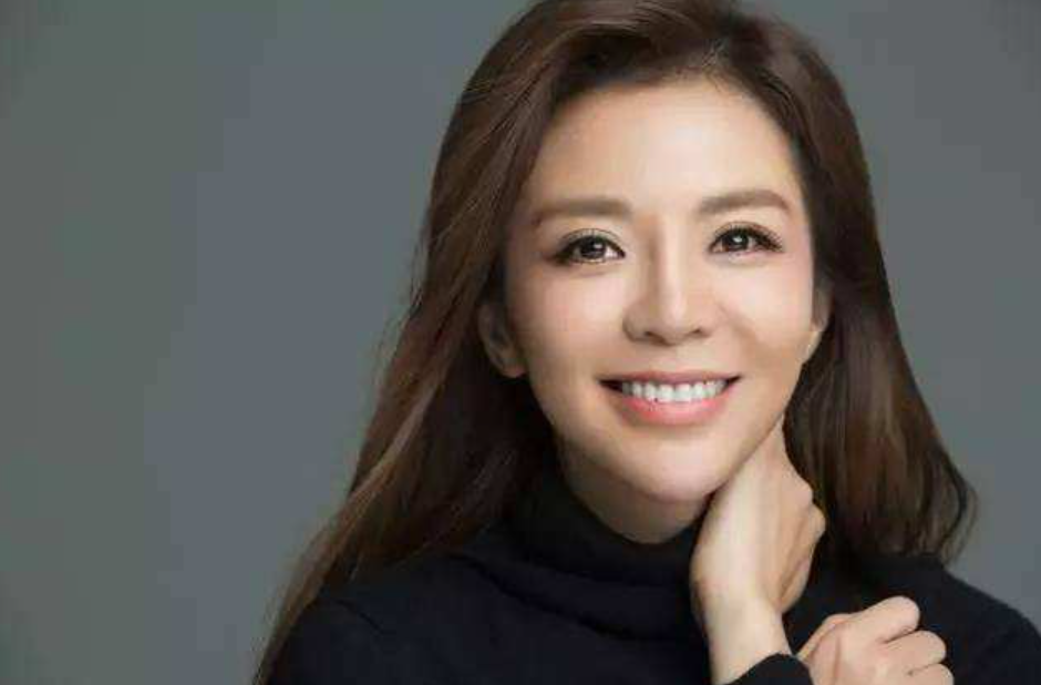 朱迅|曾经风光无限，如今在轮椅上度过余生，她的世界还好吗？