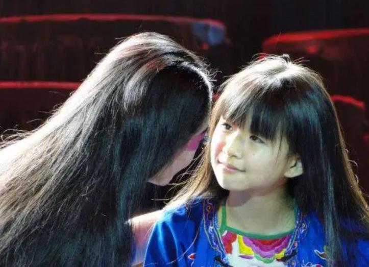 小彩旗|春晚转圈狂人小彩旗,坦言不想成为第二个杨丽萍,如今演员之路成炮灰