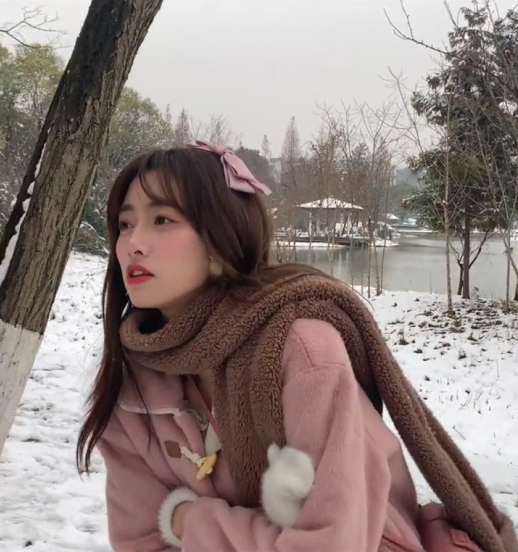 letme|Letme真的彻底放飞了自我?和电竞鞠婧祎开黑互动,越发的放肆