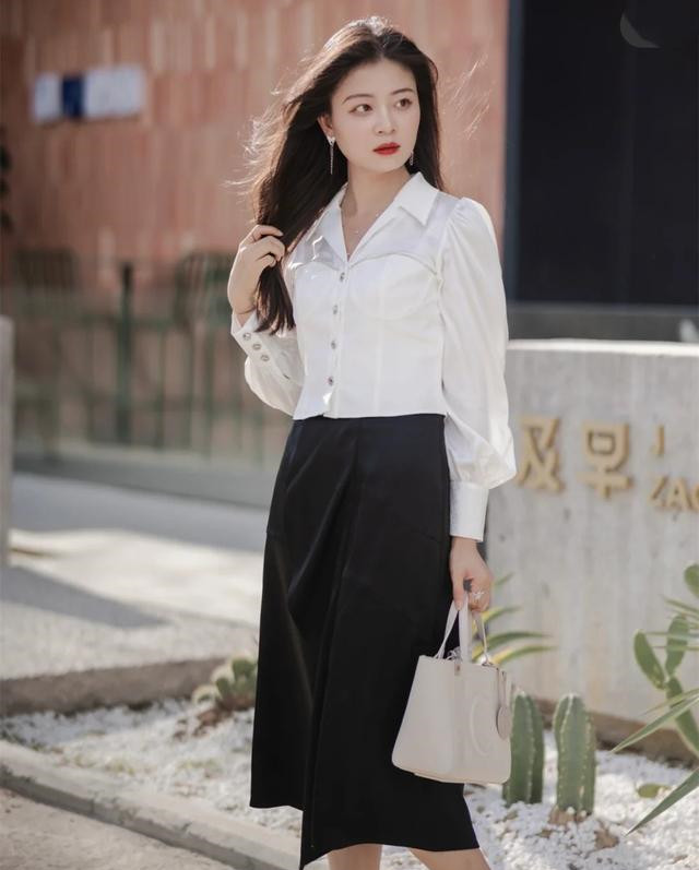 考试|这位30岁的小姐姐太时尚,镜头下的她,穿搭亮眼优雅迷人