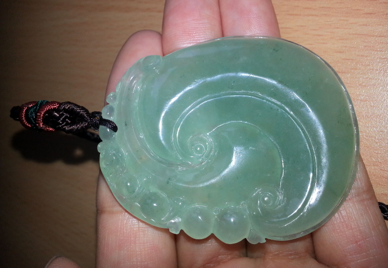 翡翠|翡翠如意简约大方,拥有细腻材质和美好寓意,是一种百搭饰品