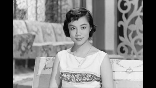 嘉玲|87岁港星嘉玲泰国出殡，家人悲痛欲绝太伤心，旧爱谢贤越洋送花圈