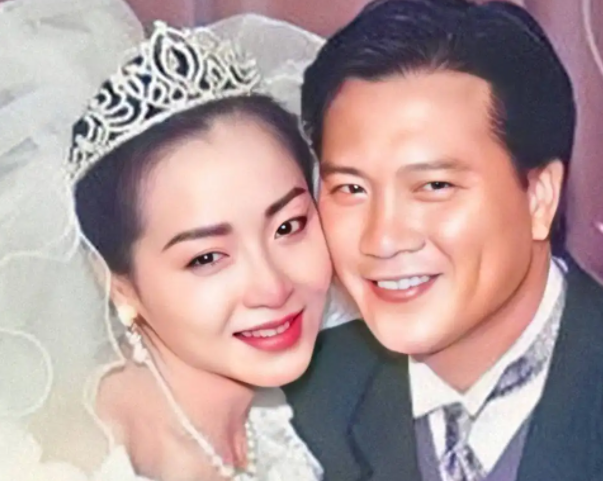 万梓良|万梓良与恬妞:离婚多年,一个病了还要养家,一个单身至今