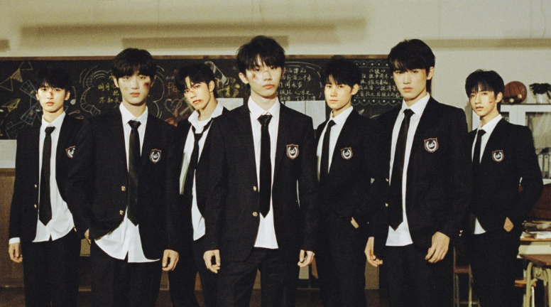 美剧|宋亚轩：让老板帮他遛狗，出道后成为团宠，18岁的他有什么魅力