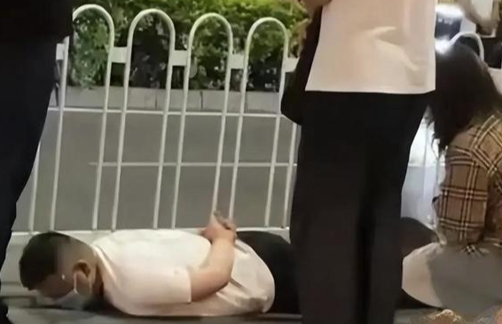 唐人打人主犯陈继志老婆发话:凭什么这样对我和女儿?我们又没错