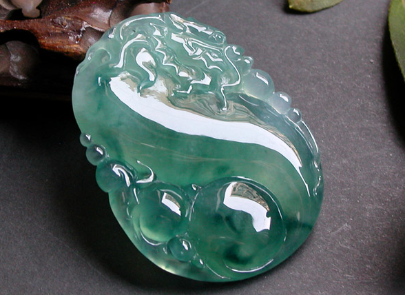 翡翠|如果想购买翡翠饰品，一定要根据自身情况，不能超出预算范围