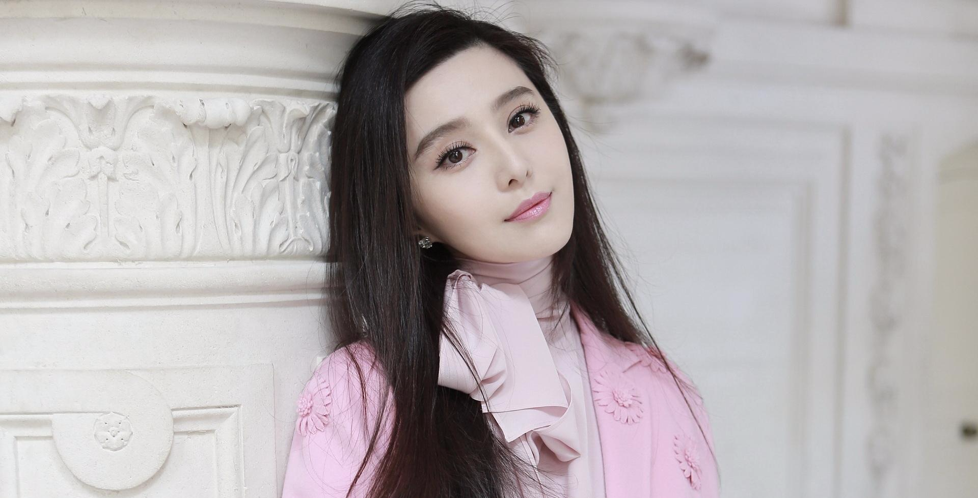 范冰冰|范冰冰15岁上学照片被疯传，网友直呼：整没整容一目了然