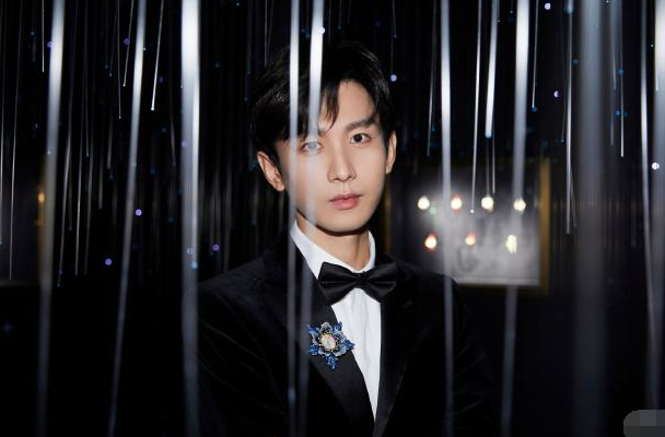 成毅|抓住契机一举走红的成毅，受伤依然坚持拍戏，让粉丝十分心疼