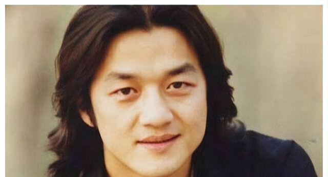 李亚鹏|李亚鹏酒后吐真言：王菲有栋别墅不让我进，里面挂满别的影帝照片