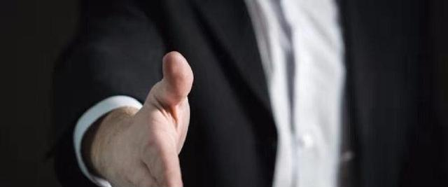 大学生|大学生参加求职面试，怎样才能迅速打动面试官，建立好感