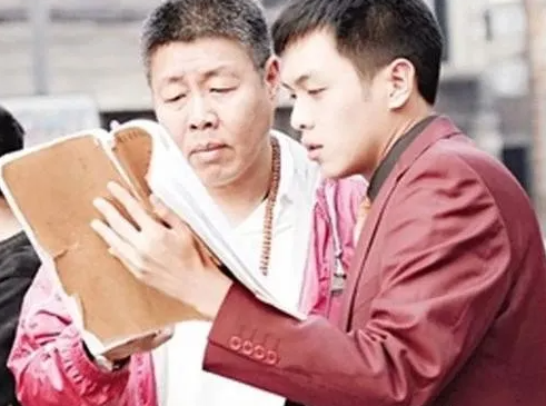 张若昀|娶八年女友，演一个火一个，他简直是小说里走出来的男主