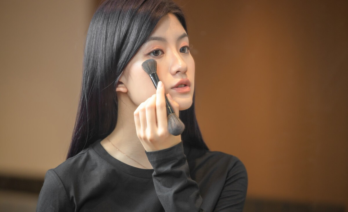 蔬菜 只化淡妆的女人别再浪费钱买太多化妆品，建议买这几样，好用不贵。
