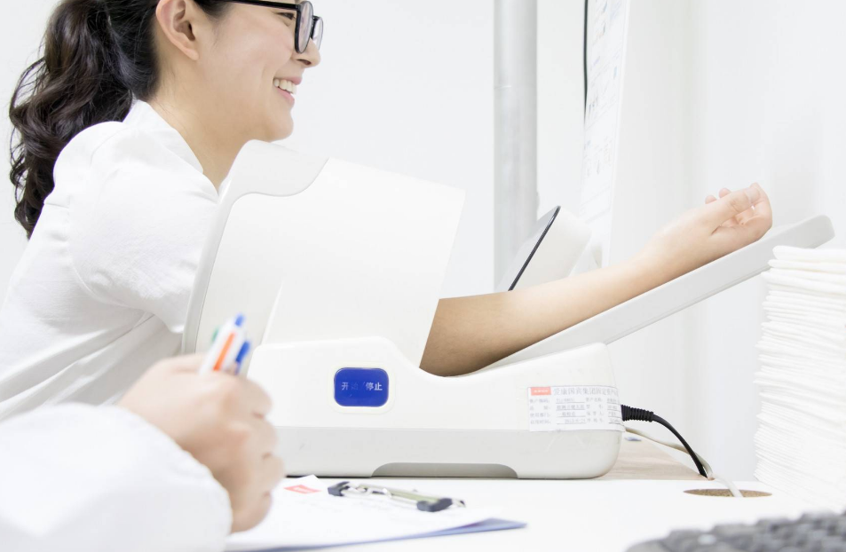 甲状腺癌|坚持早起一杯“水”,39岁女教师甲状腺癌离世,医生:喝一口堪比10斤白酒