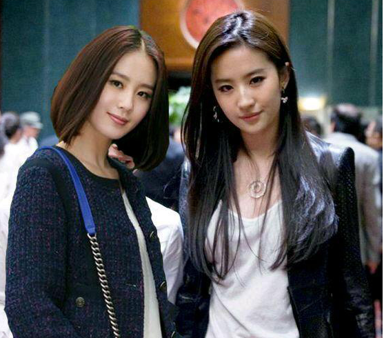 赵丽颖|赵丽颖就是这样的性格,不管什么活动,她都一个人安静地坐着