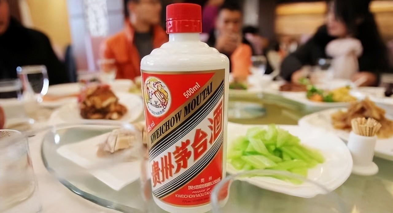 夫妻二人为儿子办满月酒,宴后突然当众闹矛盾,究竟发生了什么?