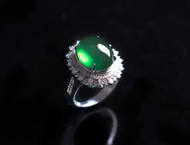 翡翠|翡翠价格太高?其实翡翠本身的价值,是值得这个价格的