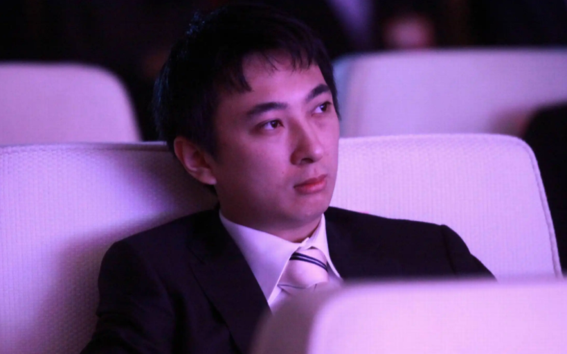 王思聪|王思聪疑再换新女友，带女网红逛宠物店，被赞真人白净帅气