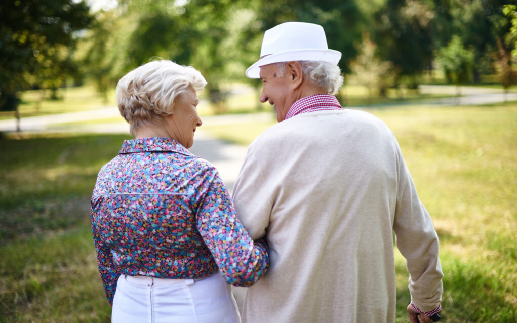 运动|老年人坚持走路运动会怎样？医生直言：好处让人心动，妙不可言
