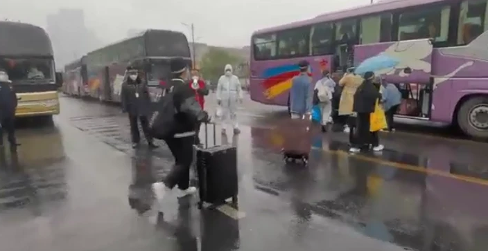管不住裤裆的郑州女大学生,你害了全校五千人