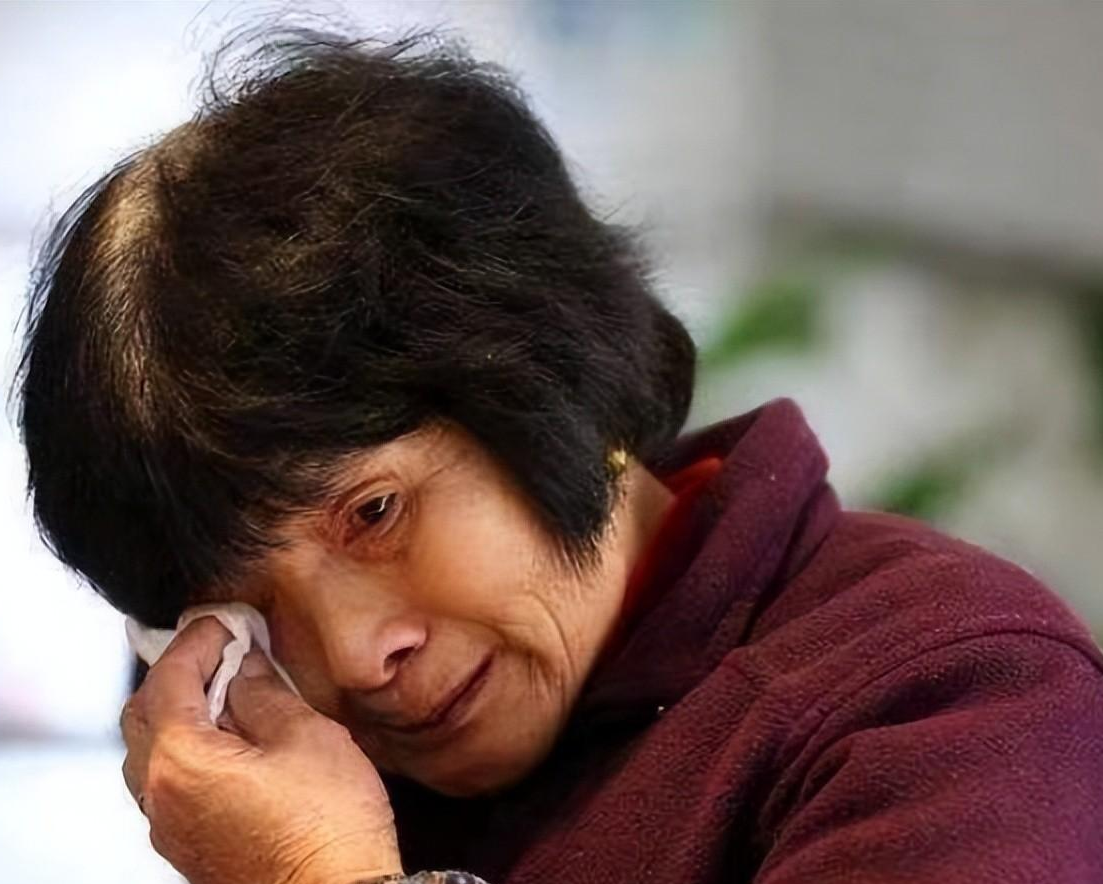 58岁大妈想住女儿家,三千退休金愿交两千,女婿怒斥:全交也不行