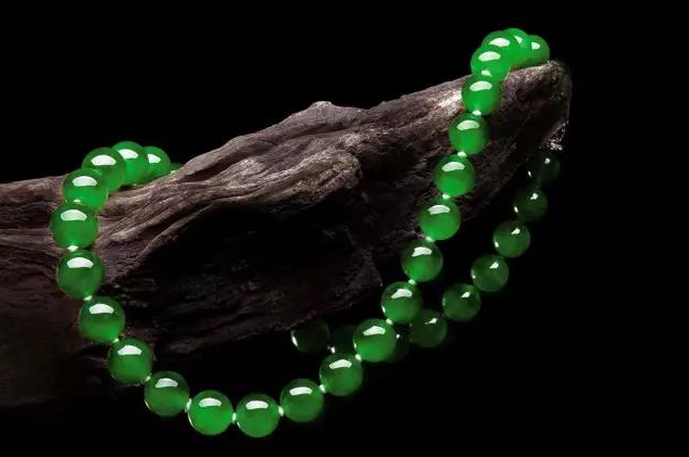 翡翠|每个人都对翡翠很喜爱,但是因为价格太高,不敢轻易的出手