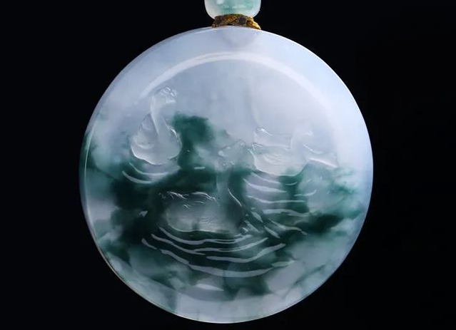 翡翠|还以为翡翠饰品，只适合老年人佩戴吗？这款凯蒂猫的造型萌翻你