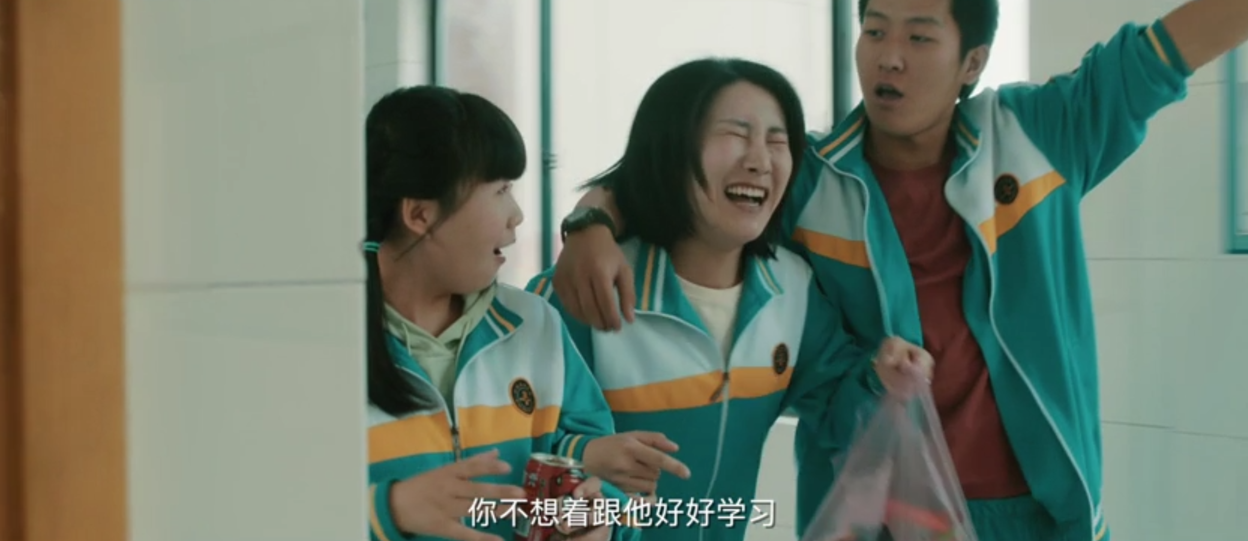 电影|知名女星自导自演拍新片,30岁还演高中生,上映2天票房破10.2万