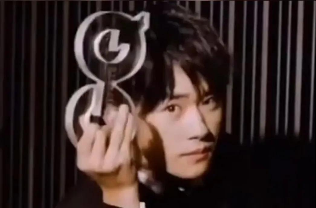 小姐姐|凉凉！易烊千玺掉粉严重，并且还在持续掉粉，多个代言品牌直播间沦陷