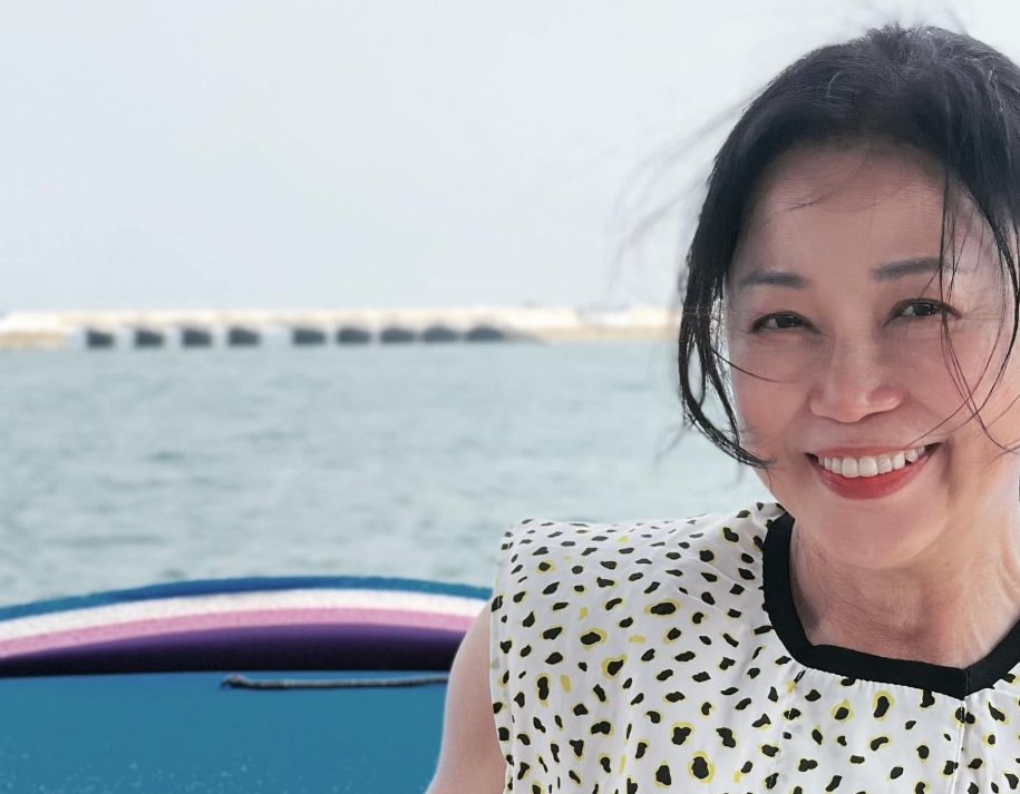 秦岚|新加坡演员向云的生活照,她曾出演过《人在旅途》,容颜依然姣好
