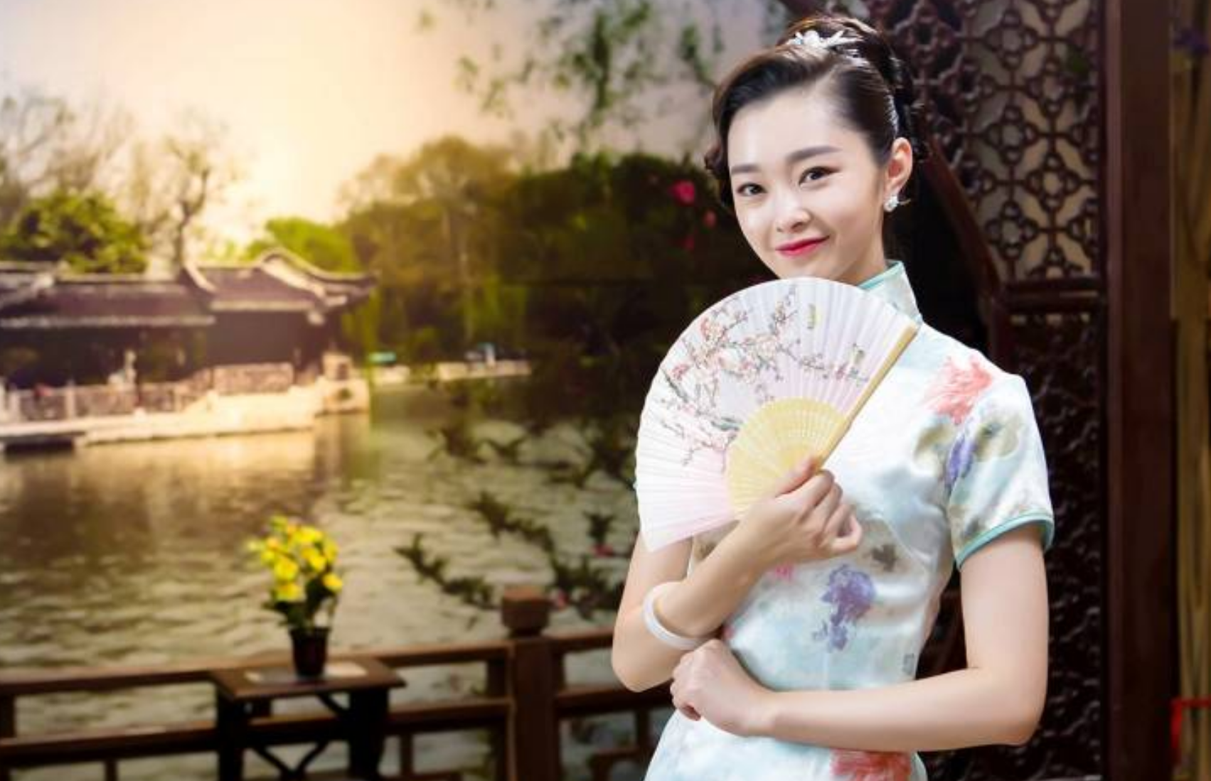 李沁|旗袍美人宋轶,拥有A4腰的黄金比例身材,一出场光芒万丈