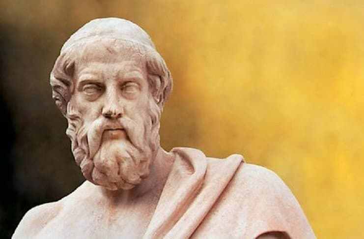柏拉图认为理念先于可感的个体事物，因而是世界的本体