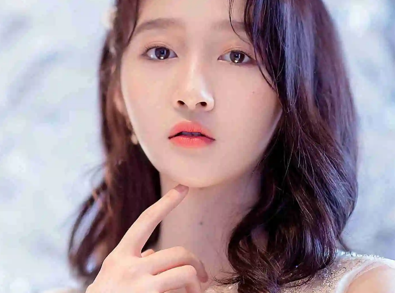 关晓彤|实力小花关晓彤，逆境中完成身份与戏路的转变，静候惊艳时刻到来