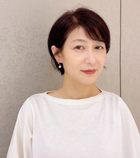 发型 中年女性怎样选择合适自己的发型？只有选对了才显年轻！