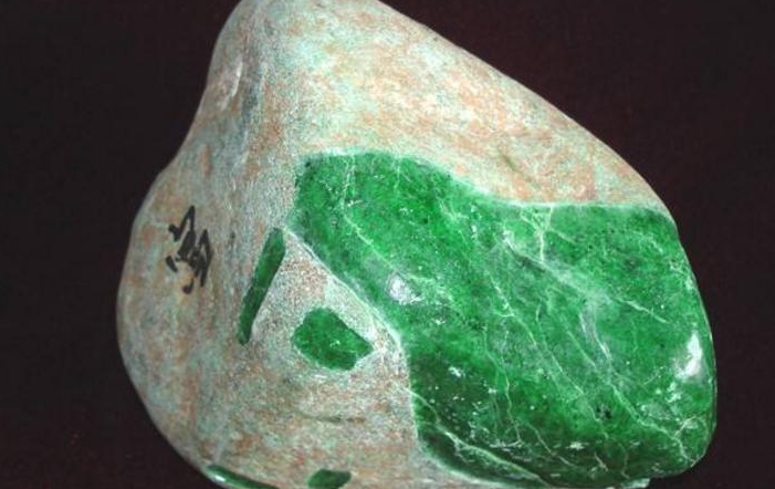 翡翠|为什么翡翠当中都会有一些杂质？这些东西从哪来？会有影响吗