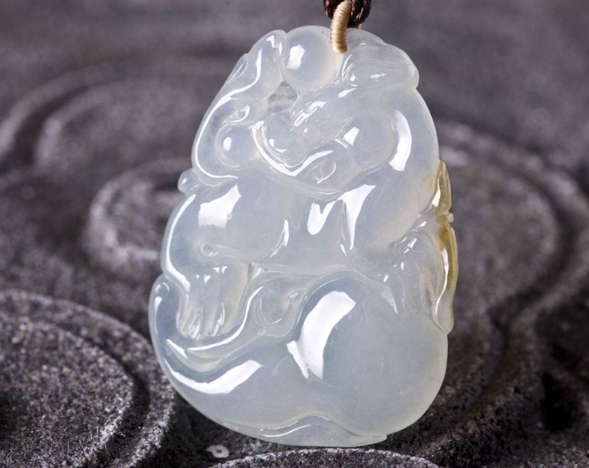 翡翠|翡翠为什么受到收藏市场的追捧？精神层面的追求，翡翠的收藏价值