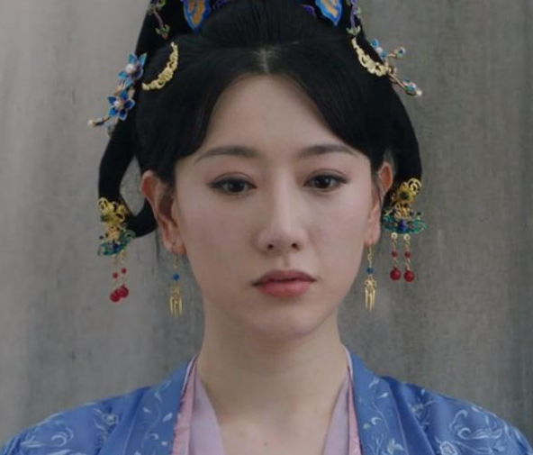 |虽然戏份很少但依旧很出彩，有心机但讨厌不起来，艾然饰演的宁王妃最后收获了爱情