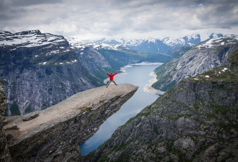 旅游业|挪威旅游业发达，优美的自然环境，吸引着大批的游客前来观光游览