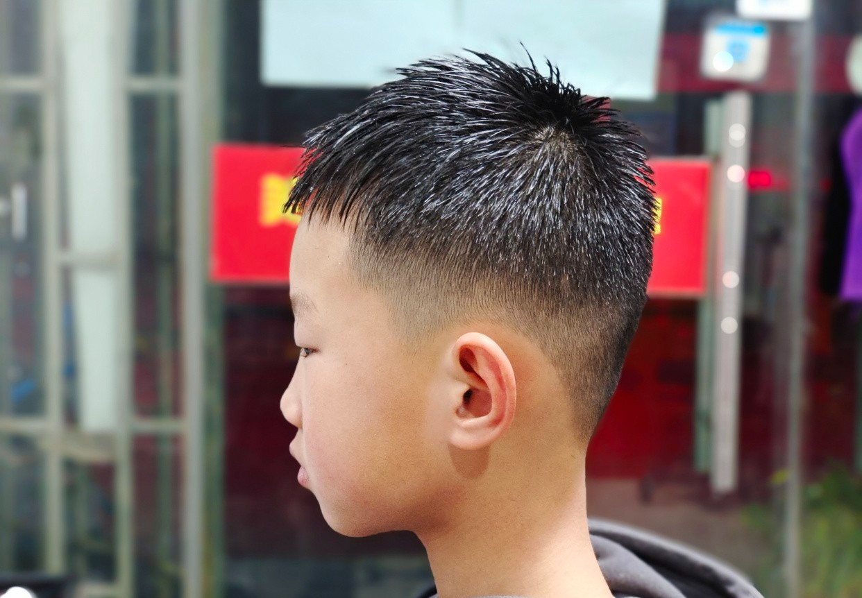发型 小帅哥发型推荐14款，渐变雕刻半扎发，有儿子的妈妈们请收藏。