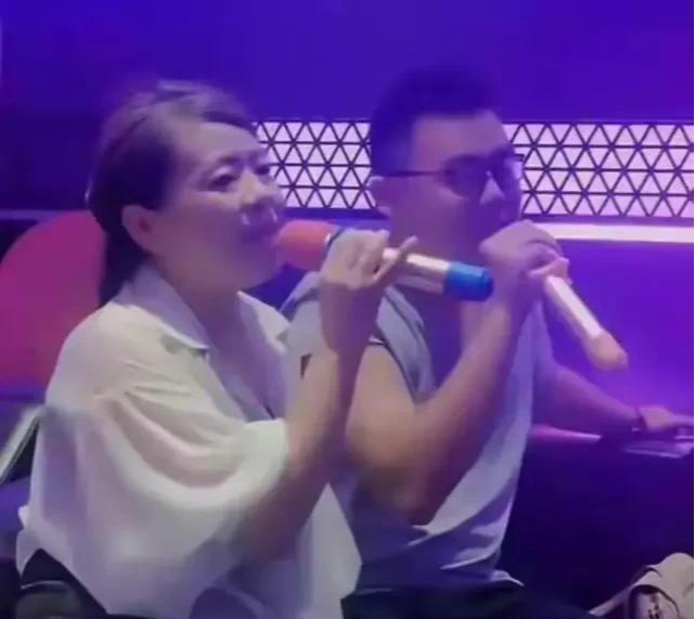 千娇百媚|许妈一直被模仿，从未被超越。网友：有人穿上龙袍，也不像太子