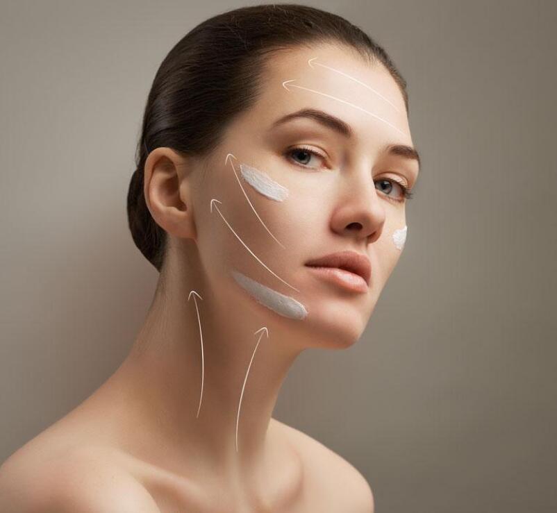 短发发型 为啥你比同龄人老得快，还长了很多痘痘和细纹？可能是精华用错了