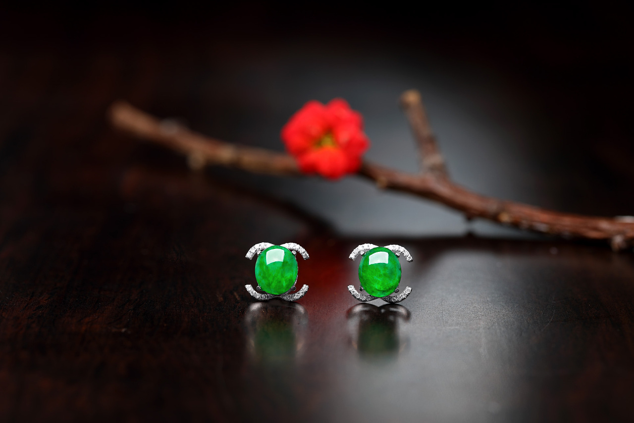 翡翠|长期佩戴翡翠,会使翡翠更加光亮,但并不是所有翡翠都可以