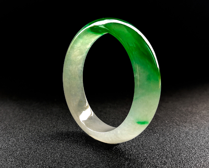 交易|在这么多的翡翠首饰当中，为什么手镯的价值最高，只是因为它品质好