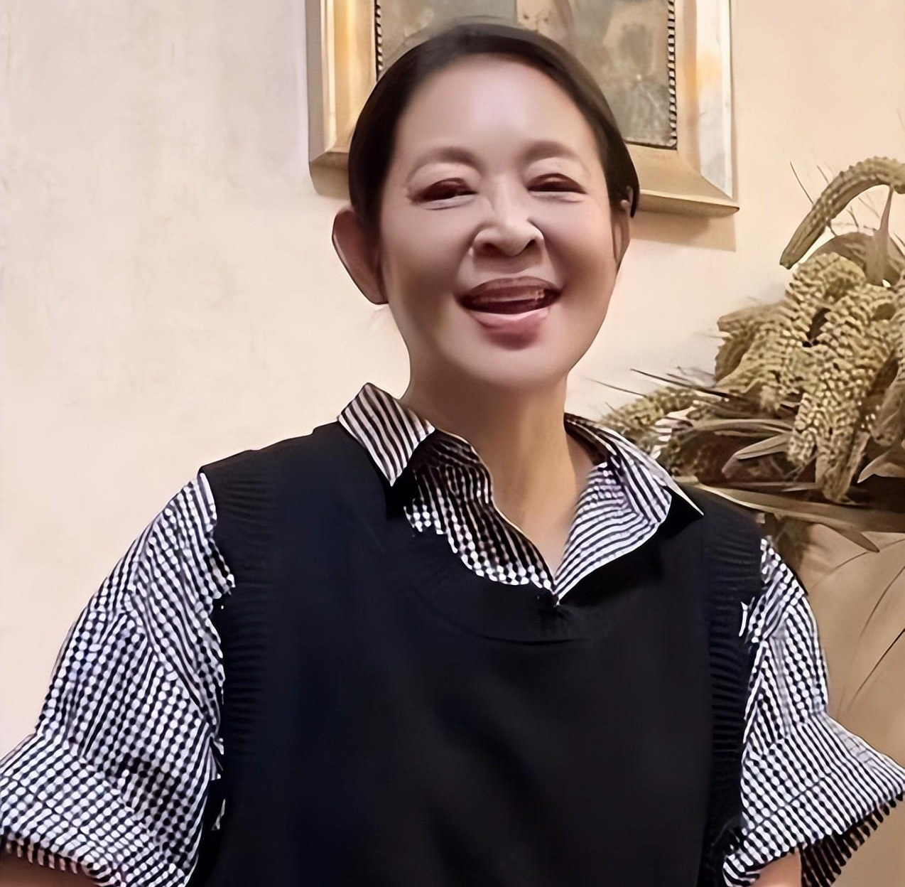 整容|在当奶奶的年纪整容，如今脸垮得没眼看，这些女星肠都悔青了吧