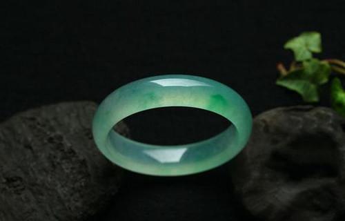 翡翠|别再被商家骗了,b货和c货翡翠,其实全部都是假的!