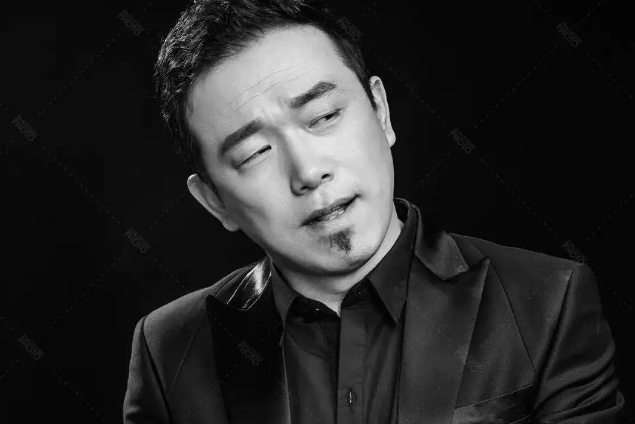 相声|作为一个喜剧演员，还毕业于中戏的相声表演班，他就是潘斌龙