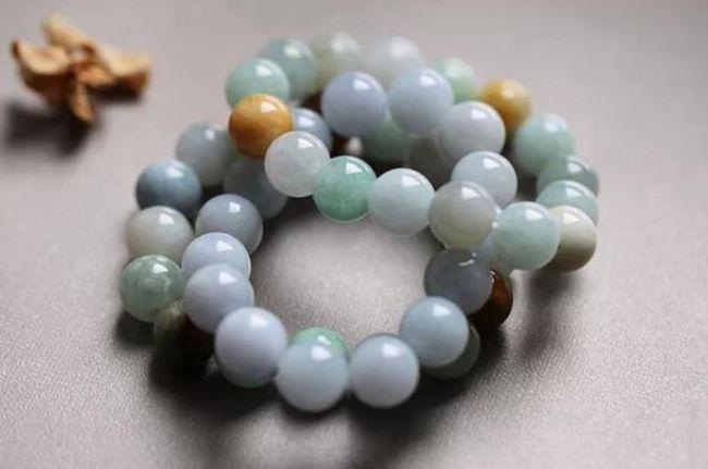 翡翠|翡翠珠子看似简单，其中的门道却很多，我们该如何挑选呢？