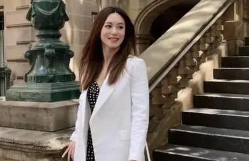 吴昕|?她是当年的殷素素和牡丹仙子,如今虽已年近50,外形却依然保持冻龄